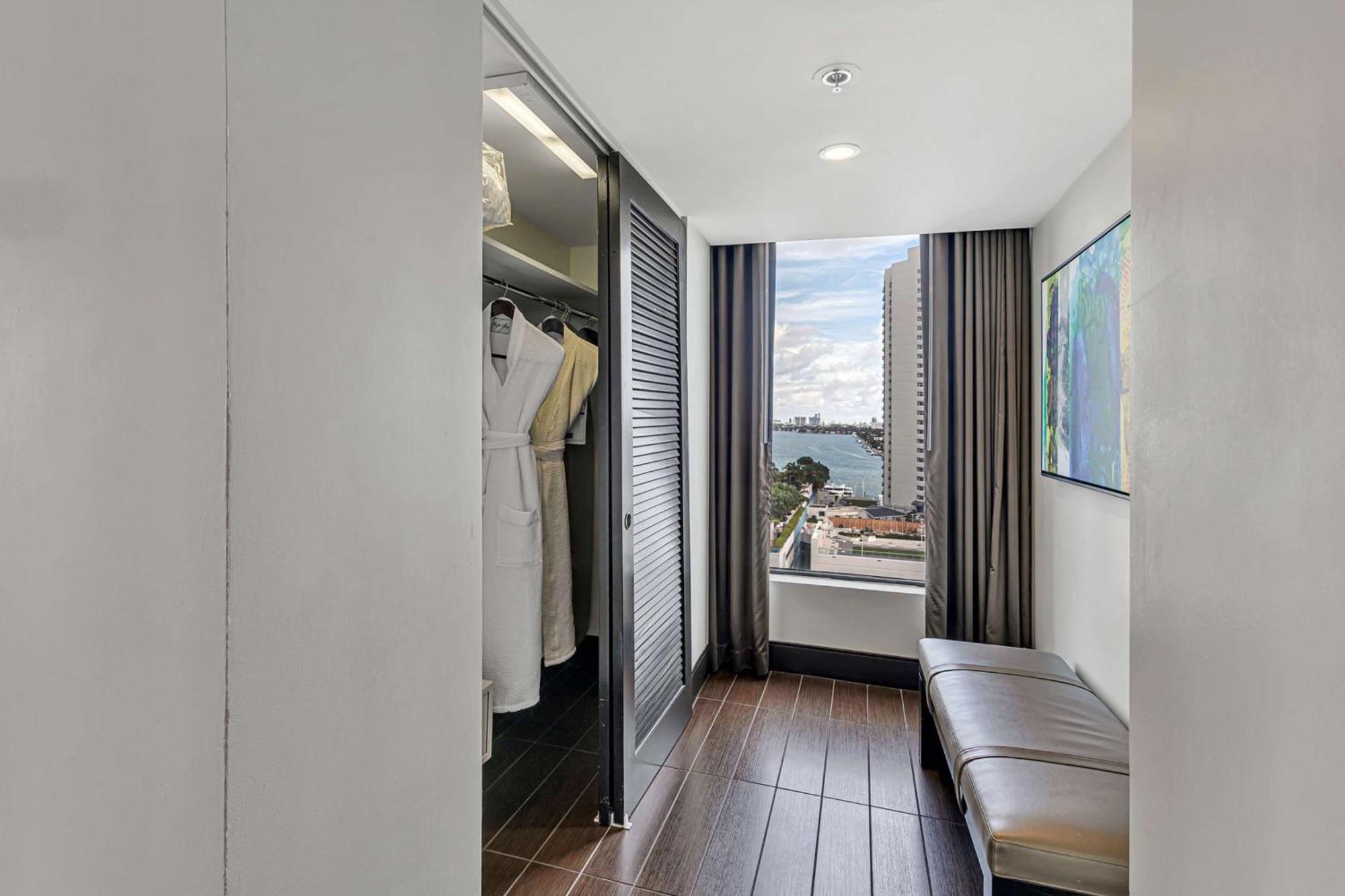 Hilton Miami Downtown Hotel Екстериор снимка